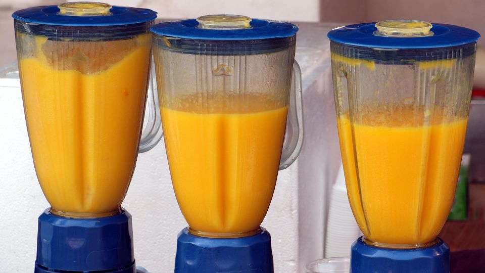 How to Make Mango Shake With Condensed Milk